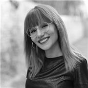 Offro ripetizioni di inglese ai bambini frequentanti la scuola primaria e secondaria di primo grado. Mi chiamo Alice e ho 20 anni